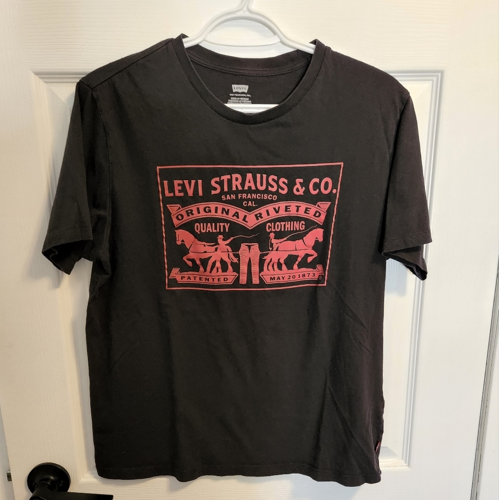 Levi T shirt